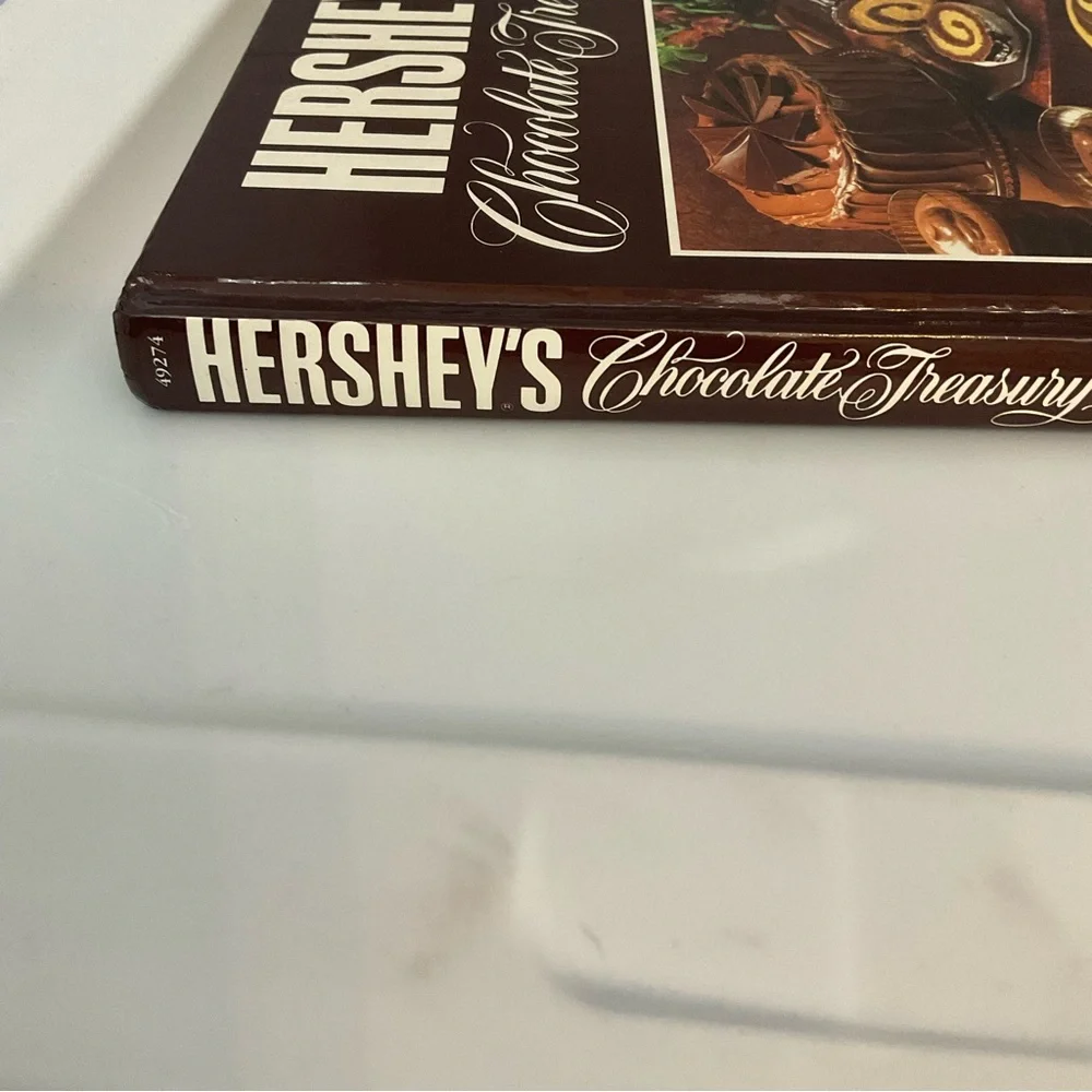 VTG 1984 Hershey’s Chocolate Treasury Chocolate Lovers Cookbook Hardcover Book